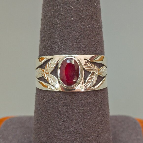 Sterling Silver Leaf Band Ring with Ruby – Bezel Set Oval Stone, Size 8.25 - Picture 1 of 9